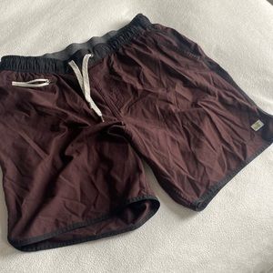 Vuori Banks shorts Mens size Large Maroon